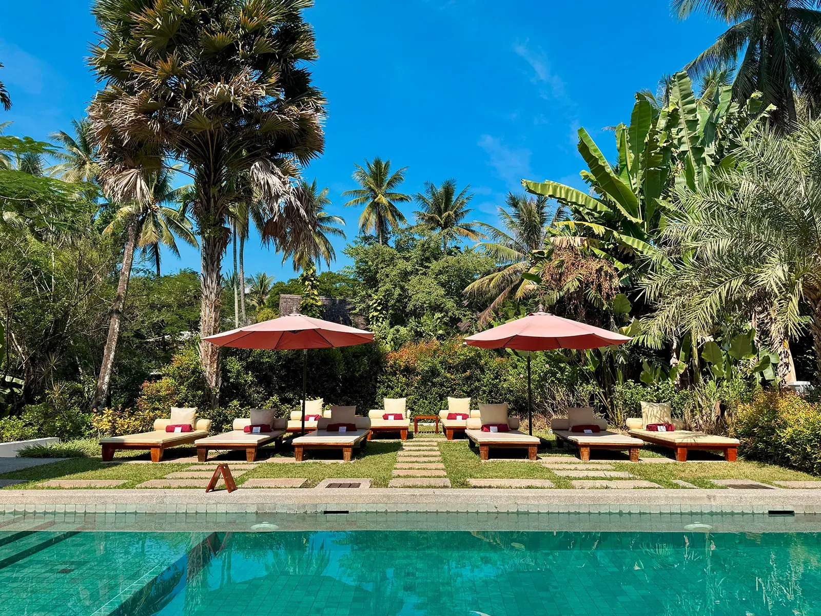 Swimmingpool im Hotel Parasol Blanc, das zentral in der laotischen Tempelstadt Luang Prabang liegt