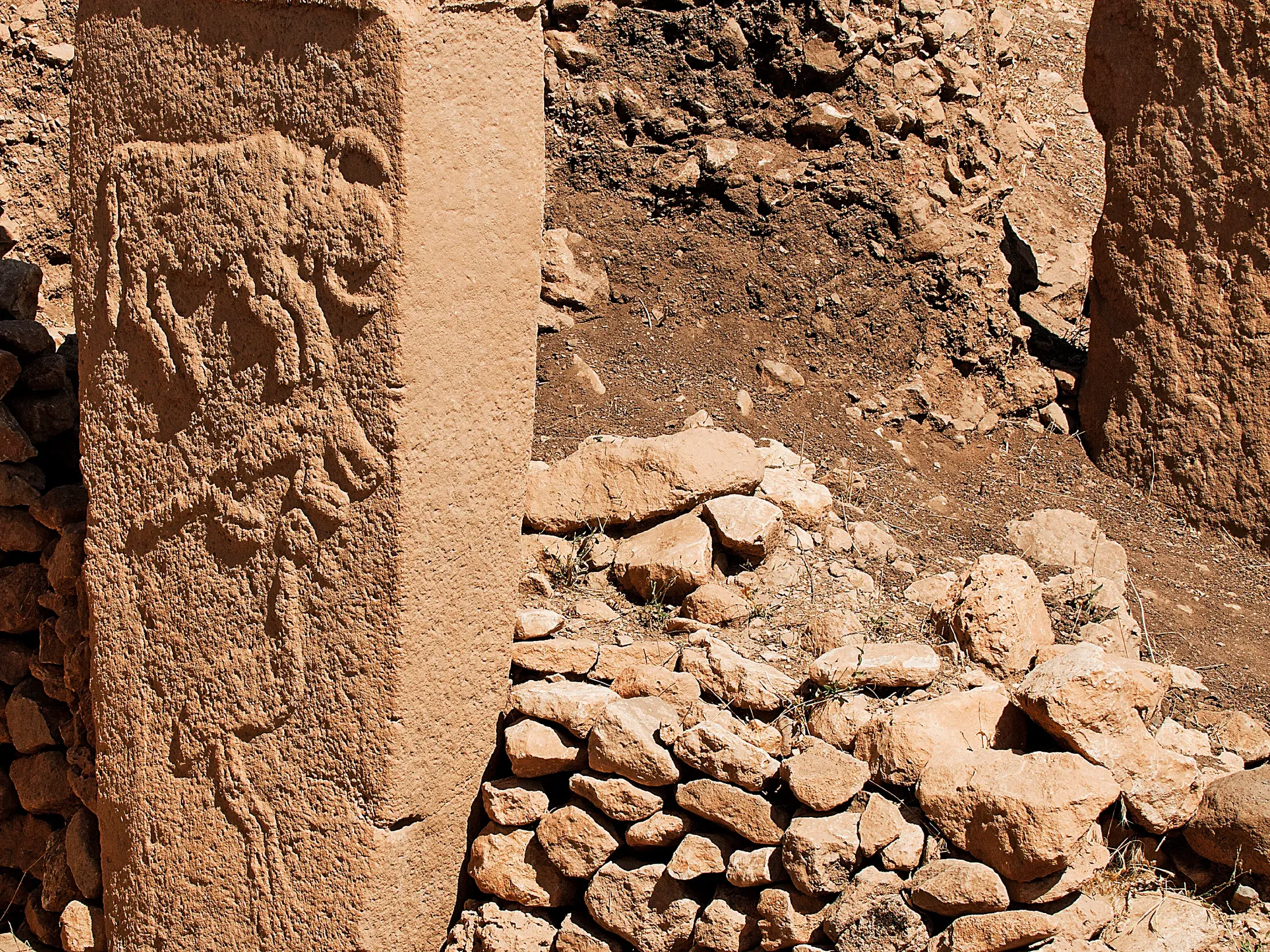 Rätselhaftes Tierrelief auf einer Stele in der Ausgrabungsstätte Göbekli Tepe, der ältesten Kultstätte der Welt in der Türkei.