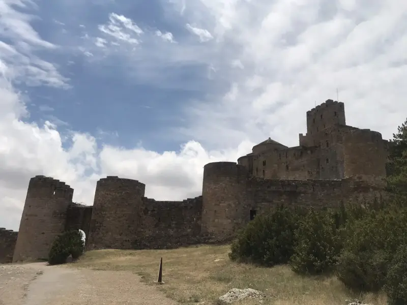 Historische Burganlage von Alquézar in Aragonien, Startpunkt der Wanderreise durch die Canyons der Sierra de Guara.
