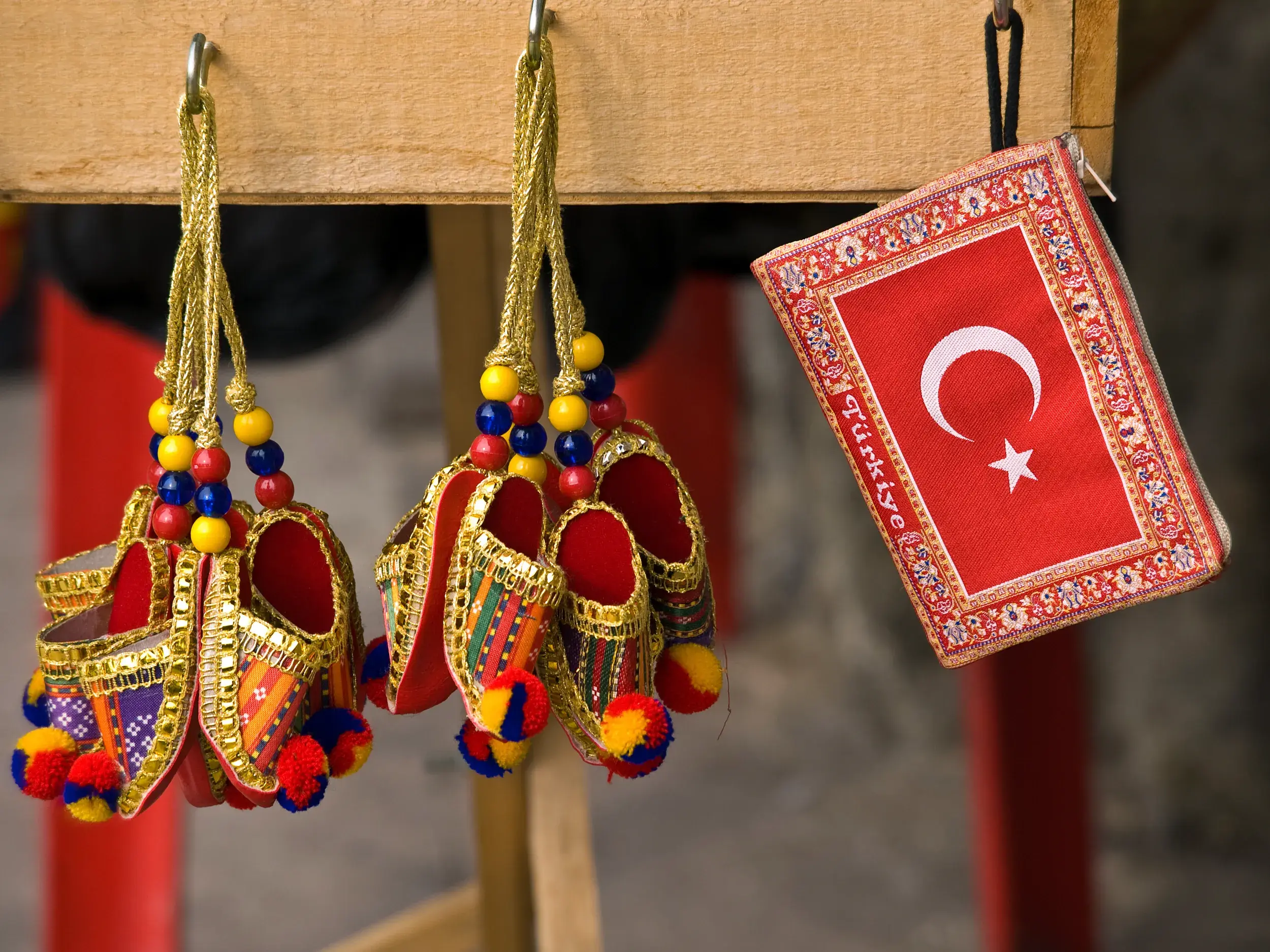Farbenfrohe Souvenirs auf dem Großen Basar in Istanbul.