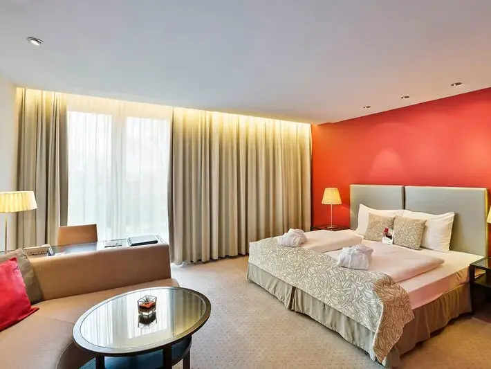 Modern eingerichtetes Doppelzimmer im Hotel Savoyen in Wien (Zimmerbeispiel)