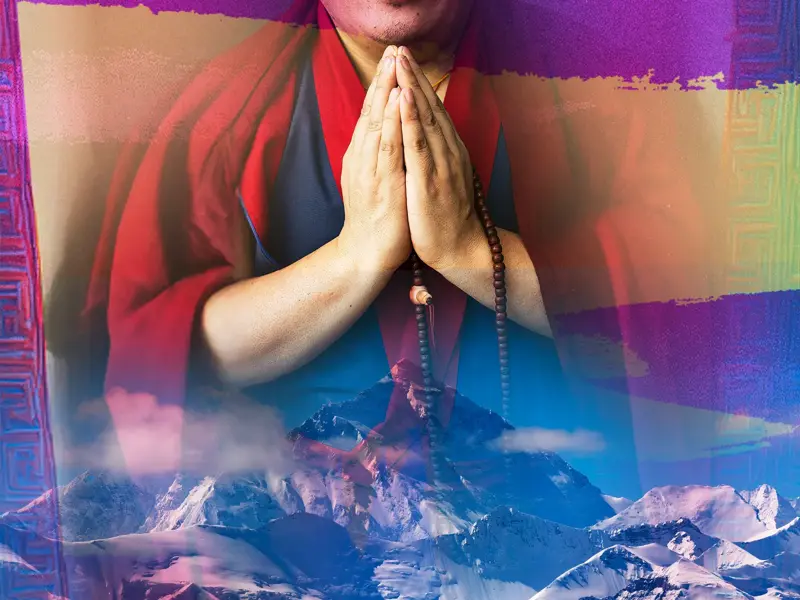 Symbolische Fotomontage für eine Studienreise: Betende Hände über der majestätischen Bergwelt des Himalayas in Tibet.