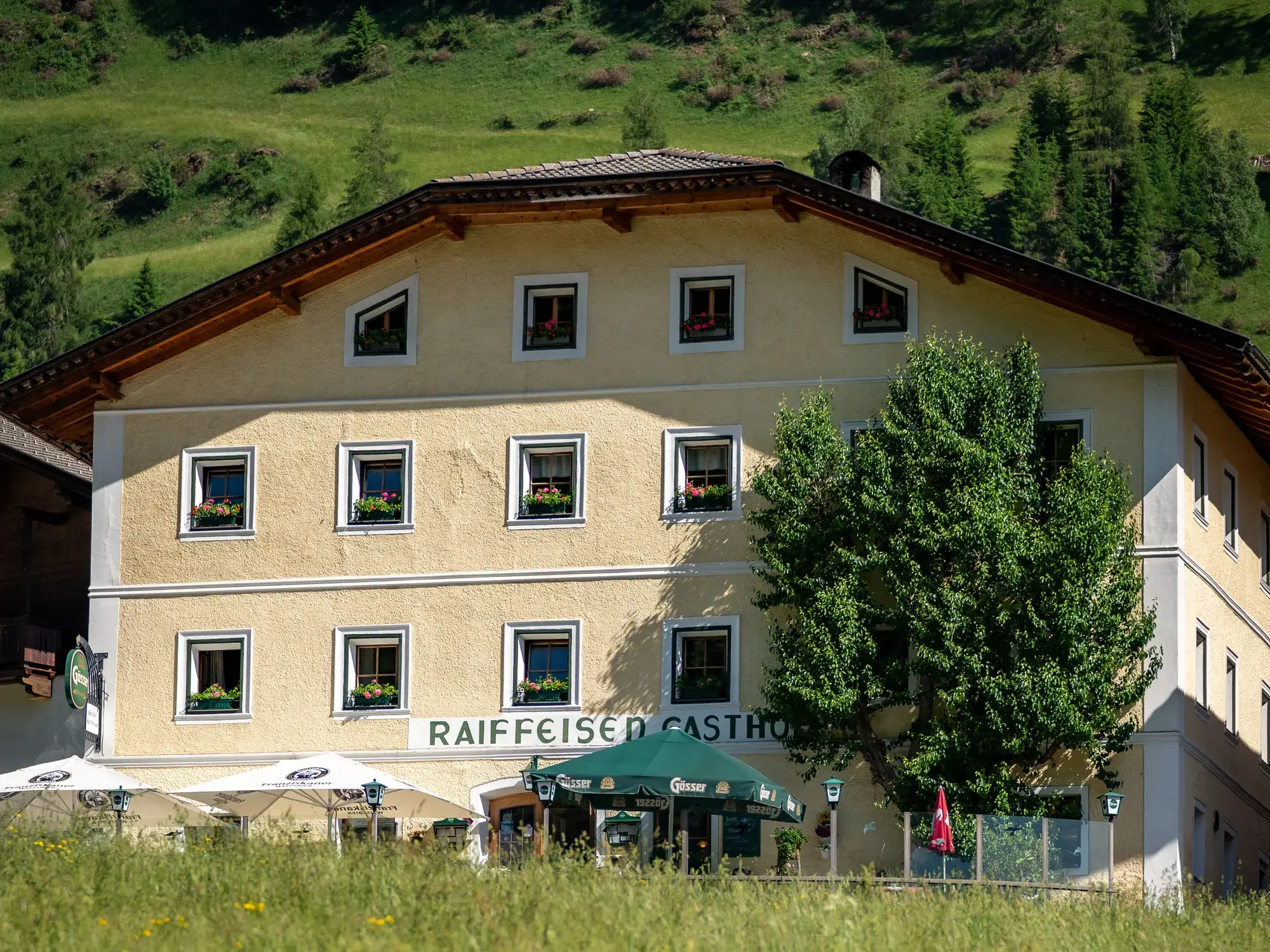 Der Gasthof Raiffeisen in Innervillgraten, Ausgangspunkt für Wanderungen in der ursprünglichen Bergwelt des Villgratentals.