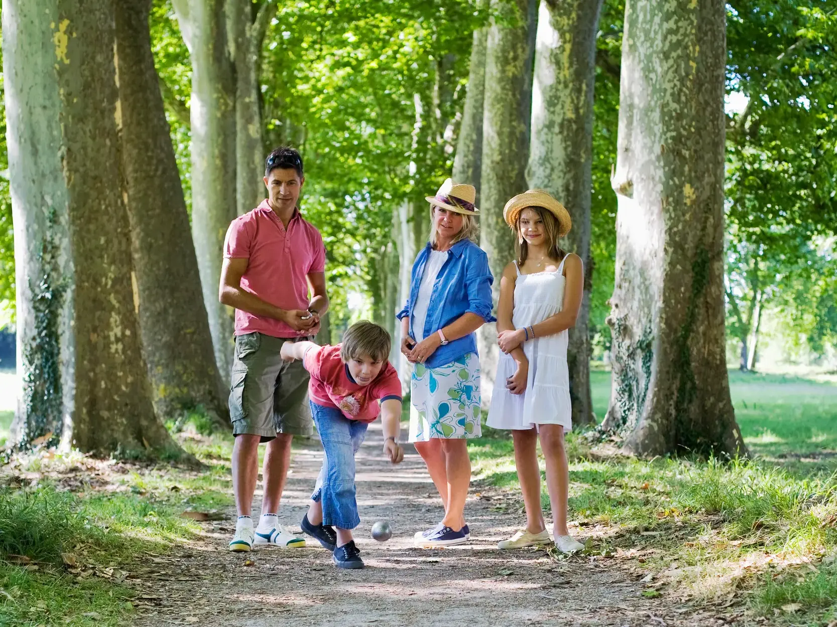 Wie die Franzosen liefern wir uns beim Boulespiel im Park einen vergnüglichen Wettkampf