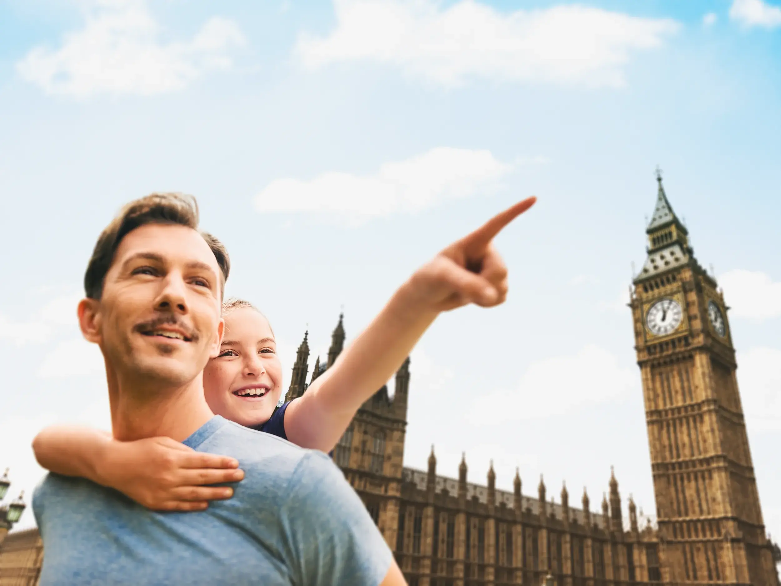 Eltern wie Kinder haben Spaß in London, wie hier vor dem Parlament mit Big Ben