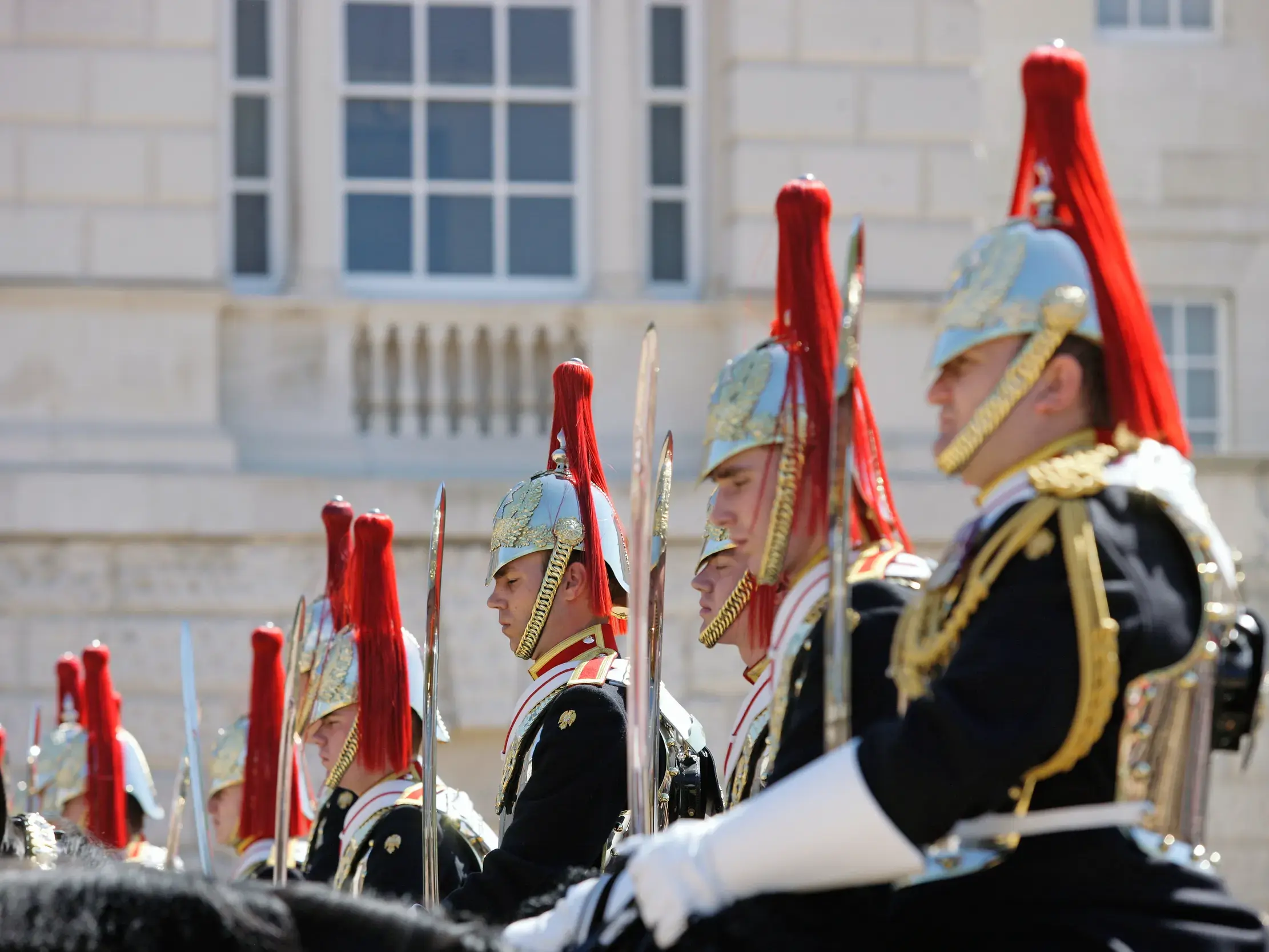 Die berittenen Wachen sind rund um den Buckingham Palace in London ein leicht zu erhaschender Anblick.